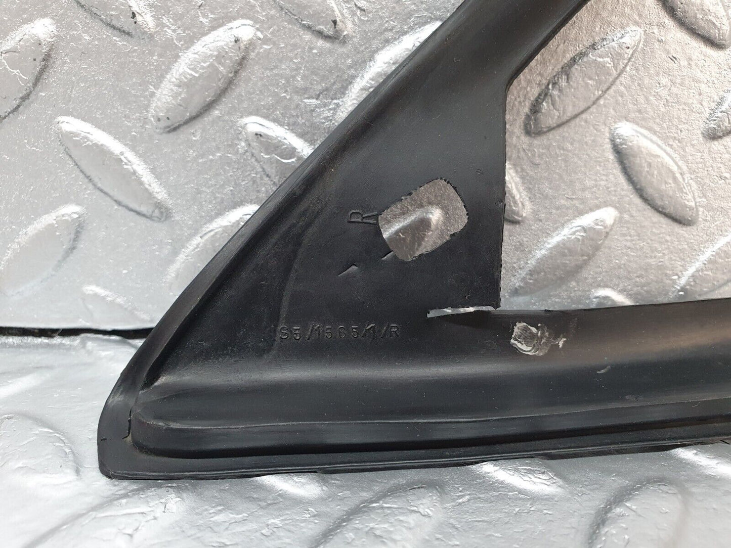 42542 Mercedes-Benz R129 320SL Coupe Right Wing Mirror Inner Rubber Seal