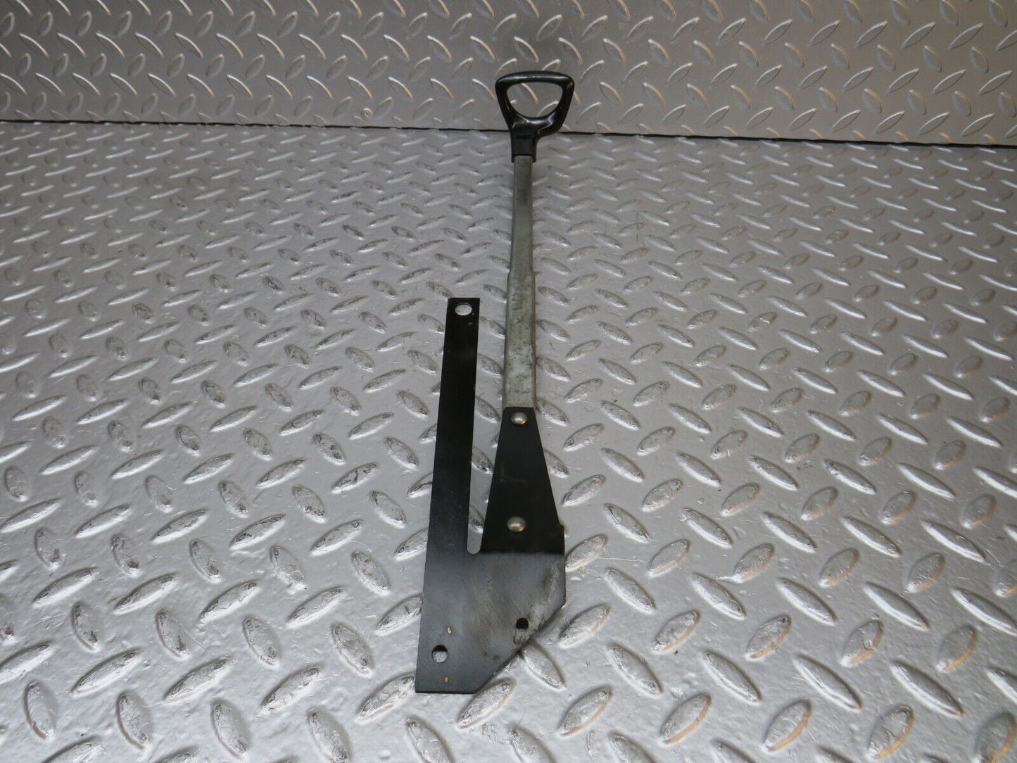 31174 Mercedes-Benz W123 230E Front Right Seat Sliding Adjust Handle