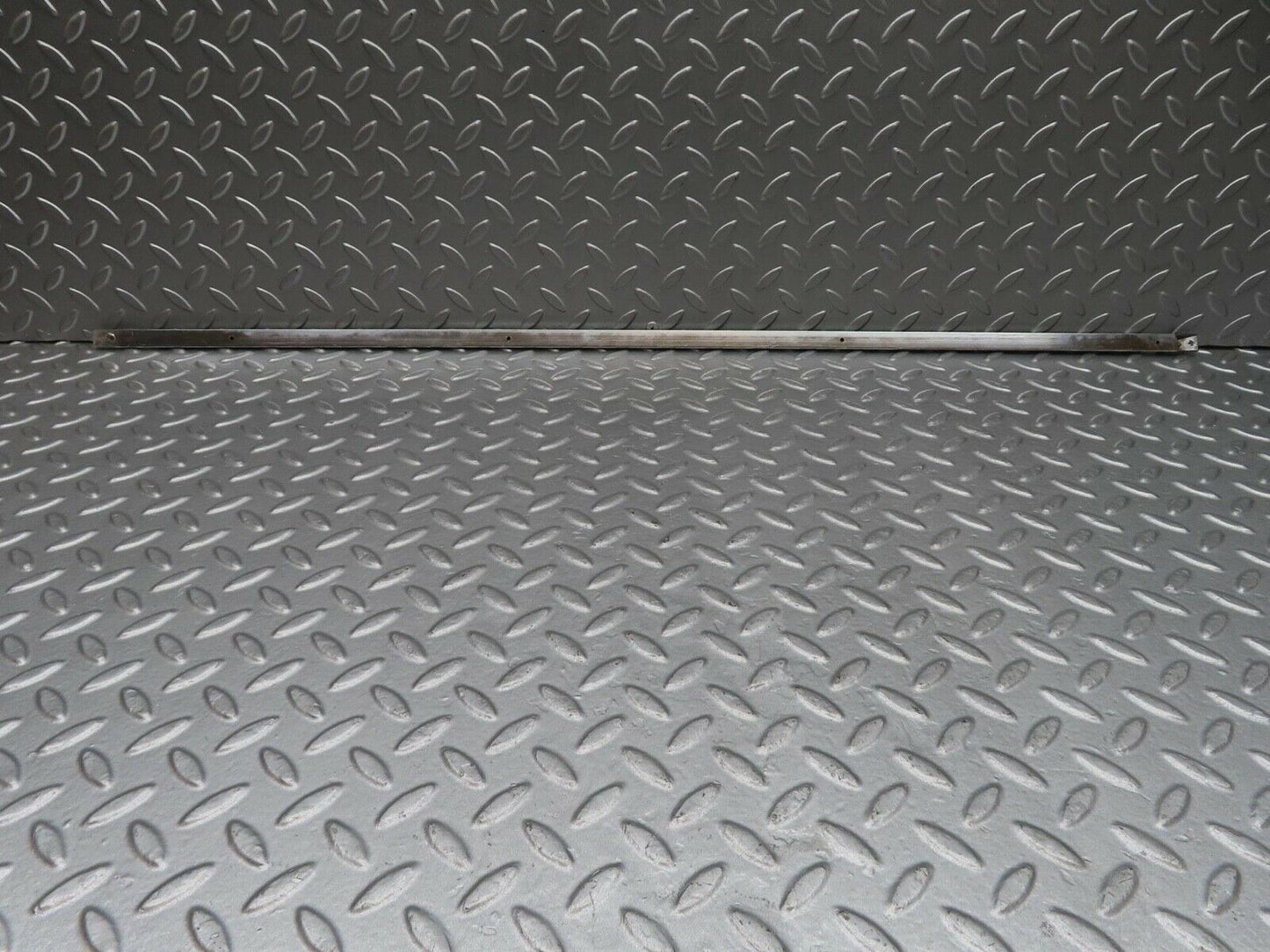 12942 Mercedes-Benz W111 220SE Front Right Door Centre Moulding Trim