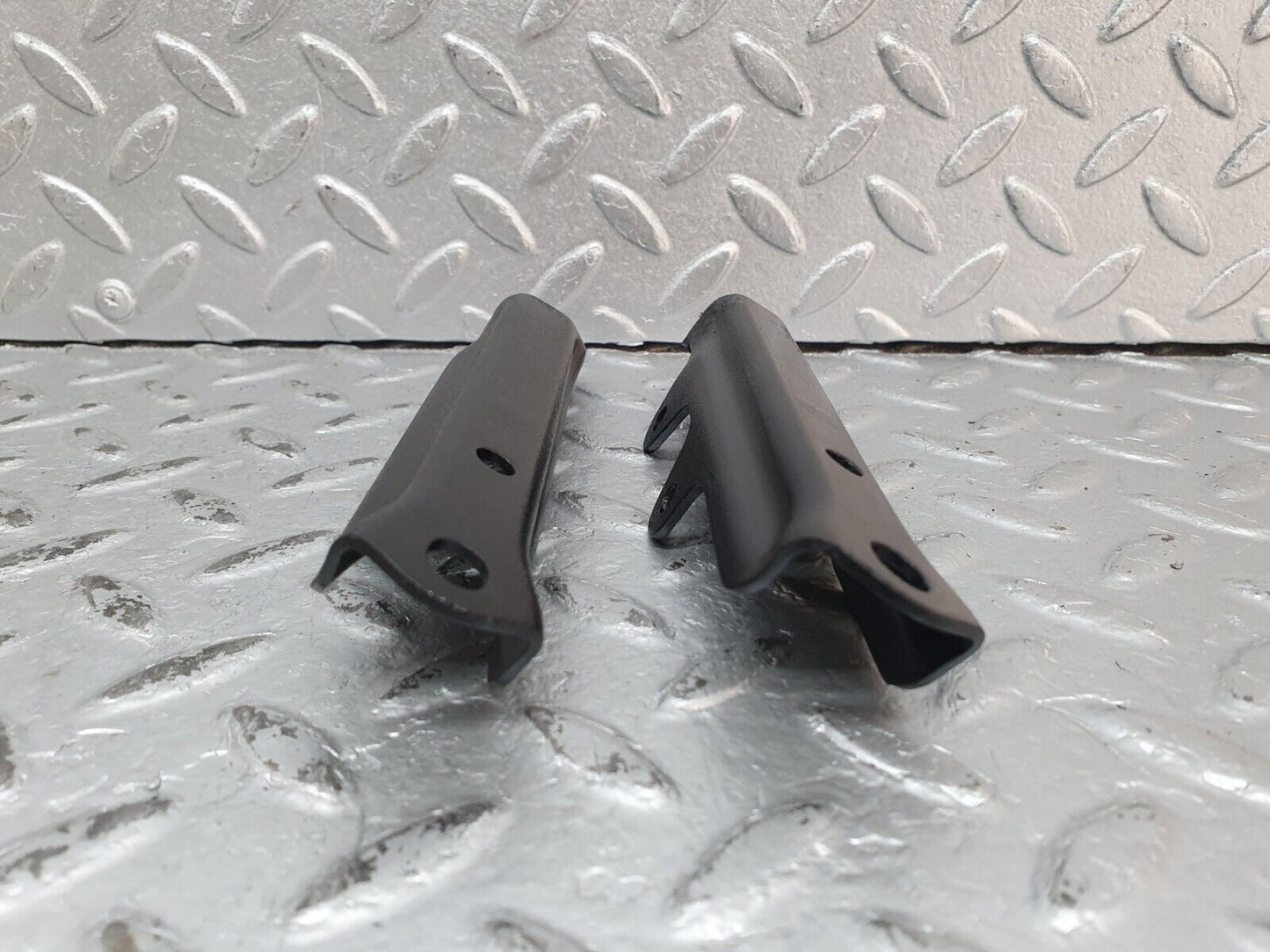 41236 Mercedes-Benz W126 300SE Air Intake Manifold Bracket