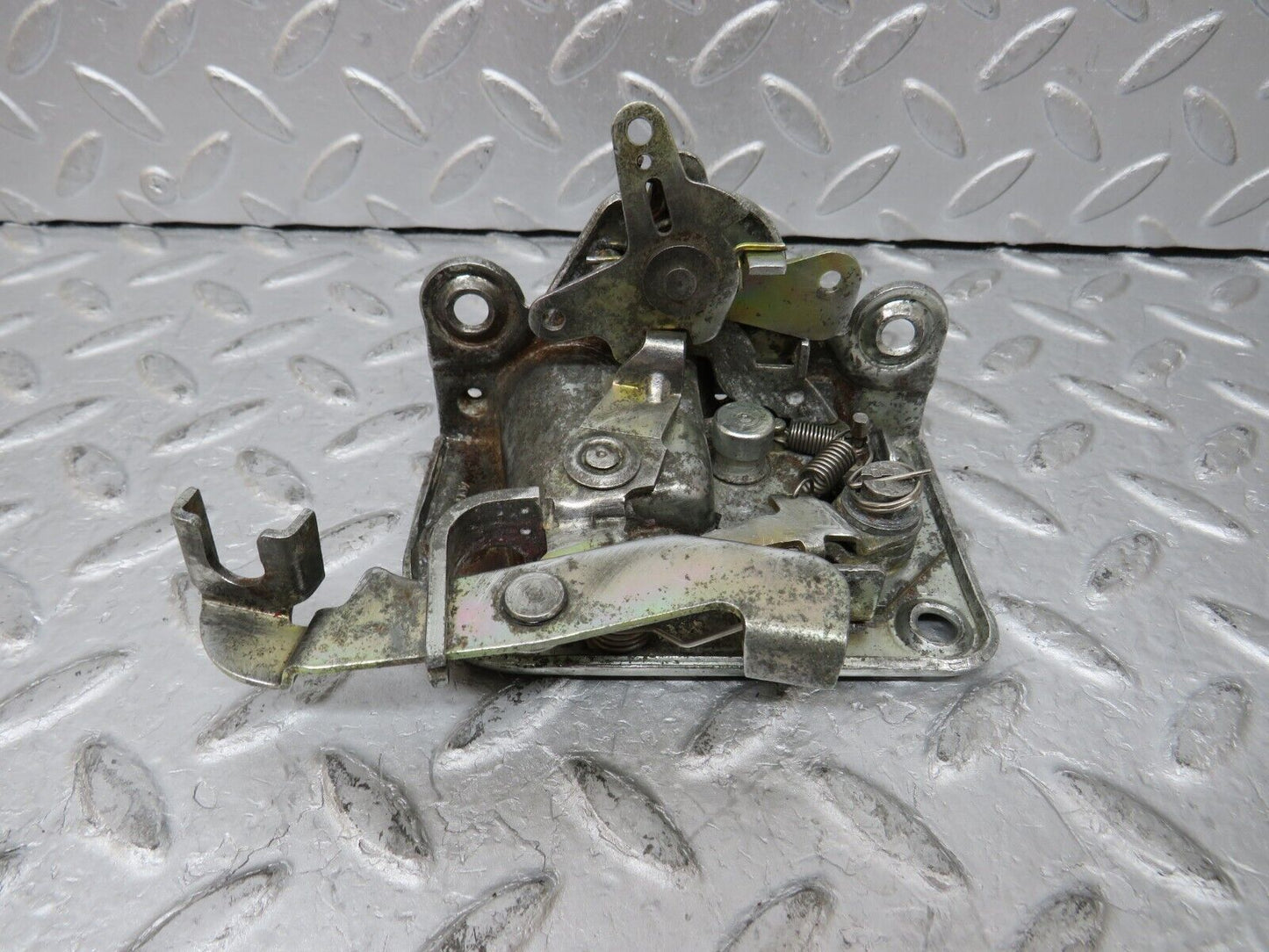 35393 Mercedes-Benz R107 280SL Coupe Right Door Lock Mechanism