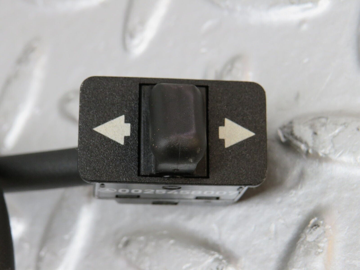 37978 Mercedes-Benz A124 320E Cabriolet Steering Column Adjustment Switch 0025458007
