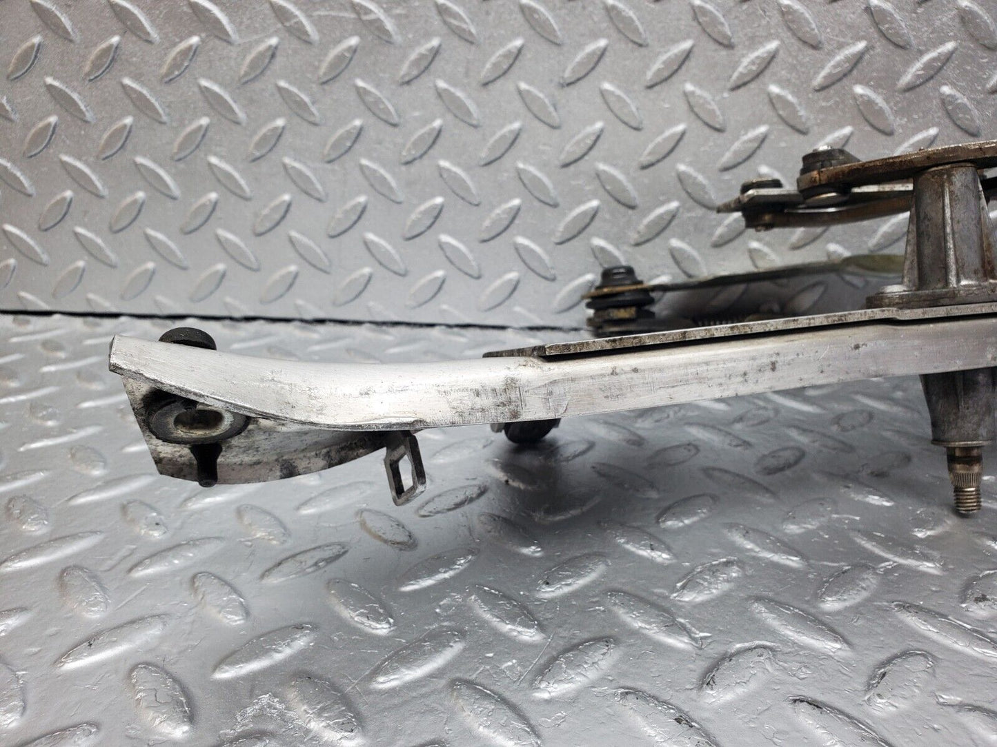 45819 Mercedes-Benz W126 420SE Windscreen Wiper Mechanism Linkage 1268206042