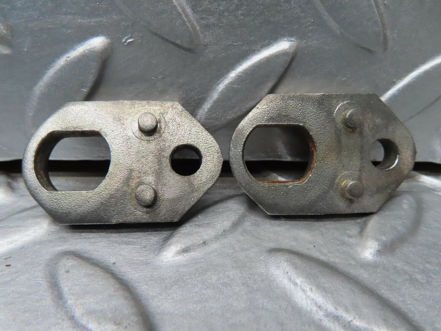 16744 Mercedes-Benz C107 380SLC Fuel Injector Bracket Pair