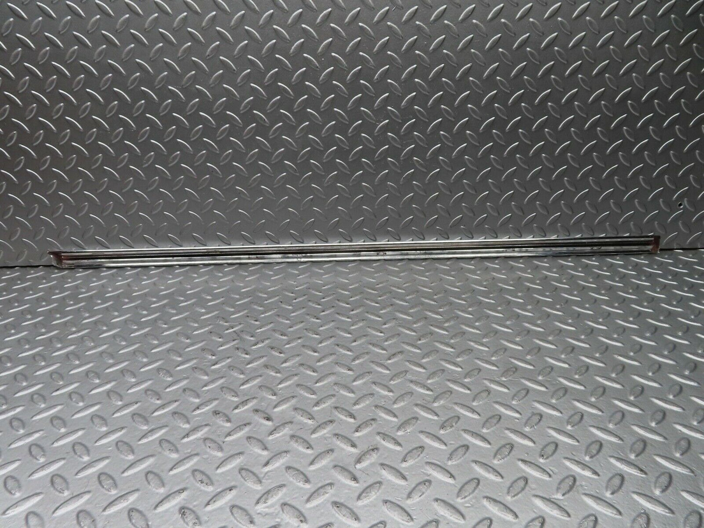 20957 Mercedes-Benz W114 250CE Coupe Left Door Chrome Moulding Trim