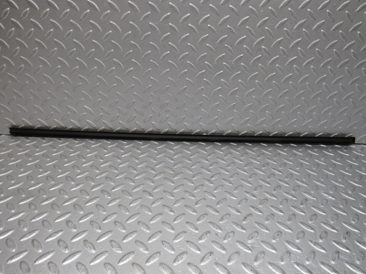 39653 Mercedes-Benz R129 320SL Coupe Right Door Window Moulding Trim