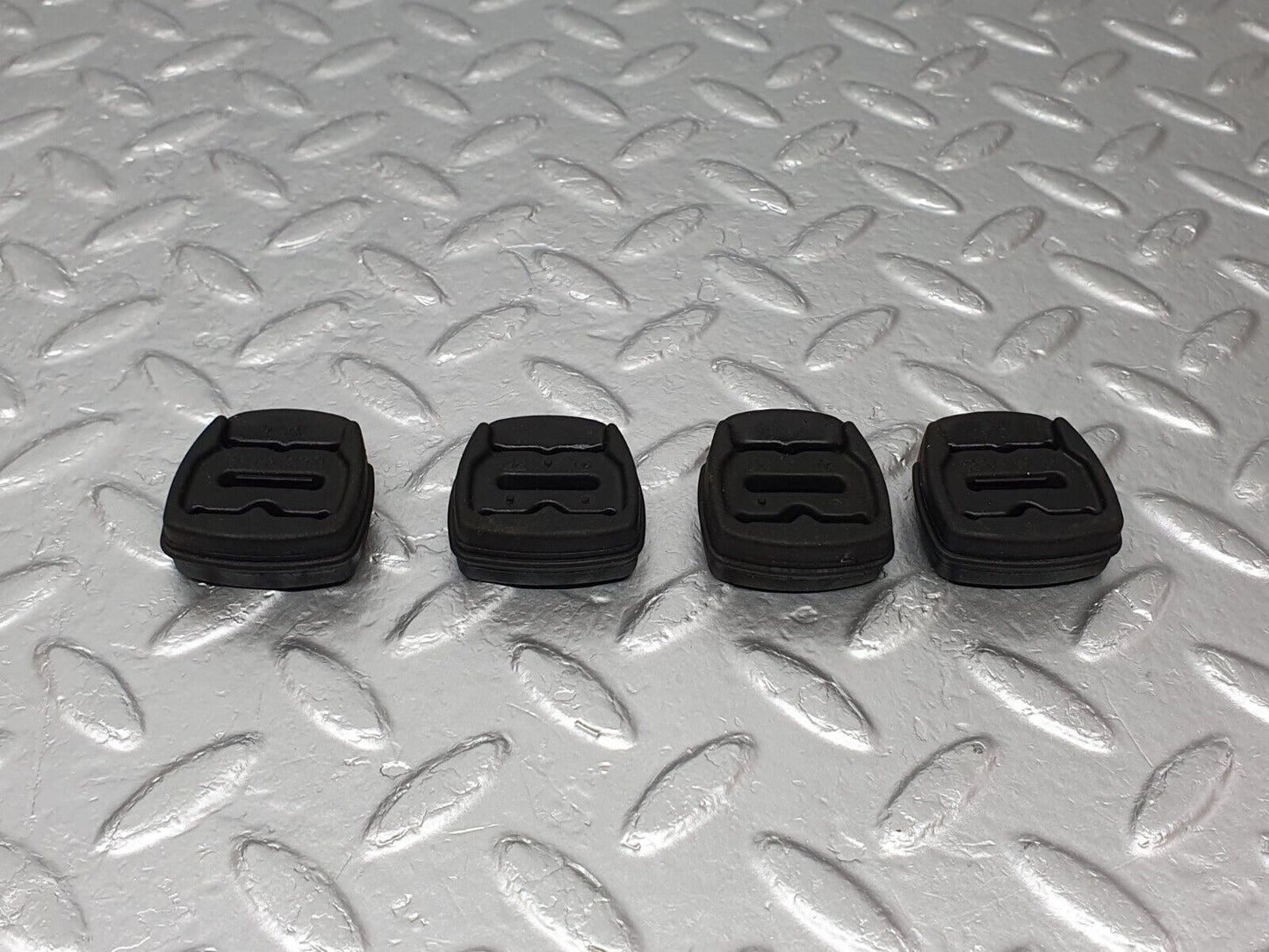 41845 Mercedes-Benz W202 C200 Fuel Pump Fuel Filter Rubber Bracket 1244780582