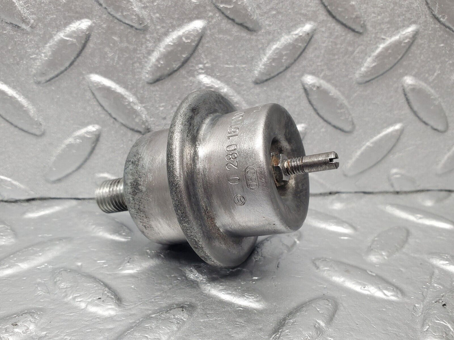 46589 Mercedes-Benz C123 280CE Coupe Fuel Pressure Regulator Bosch 0280161007