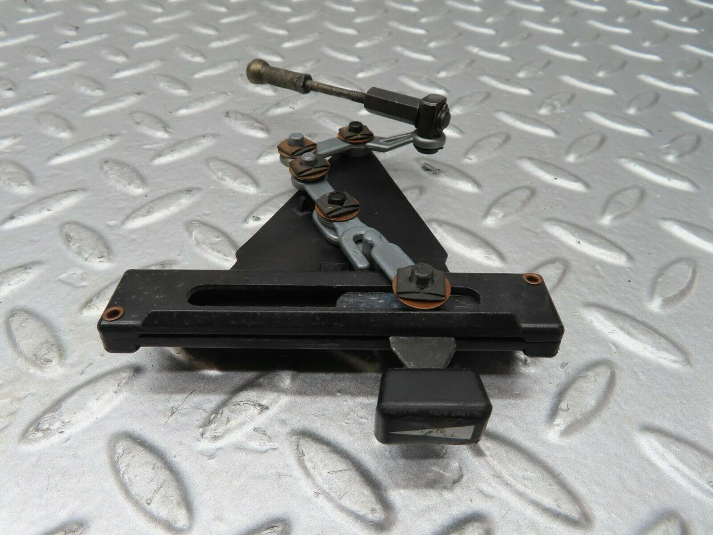 15608 Mercedes-Benz R107 450SL Coupe Air Vent Control Lever Centre