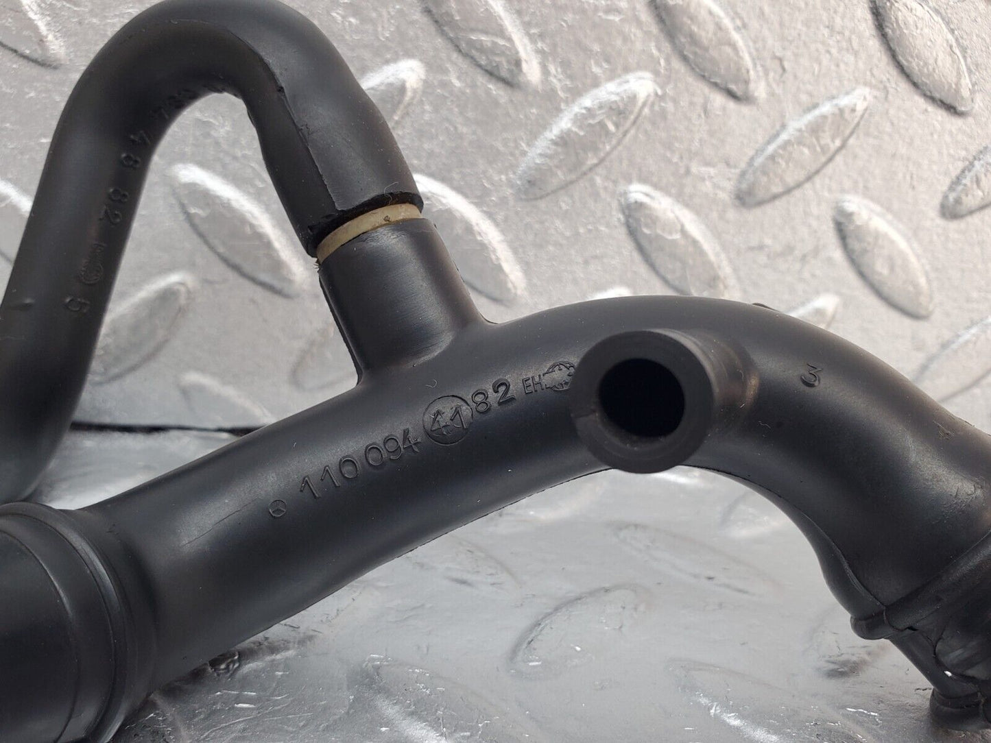 45379 Mercedes-Benz 280E M110.983 Air Intake Pipe 1100944182 1100944882