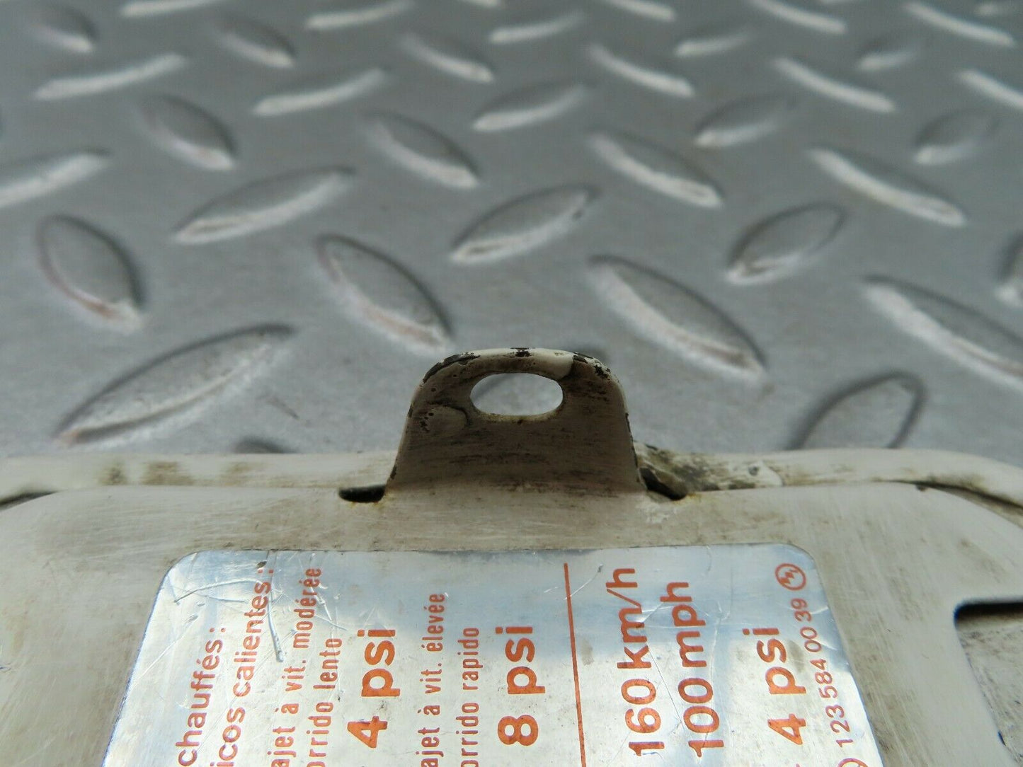 5788 Mercedes-Benz W123 200 Fuel Tank Flap Cap 1237500106