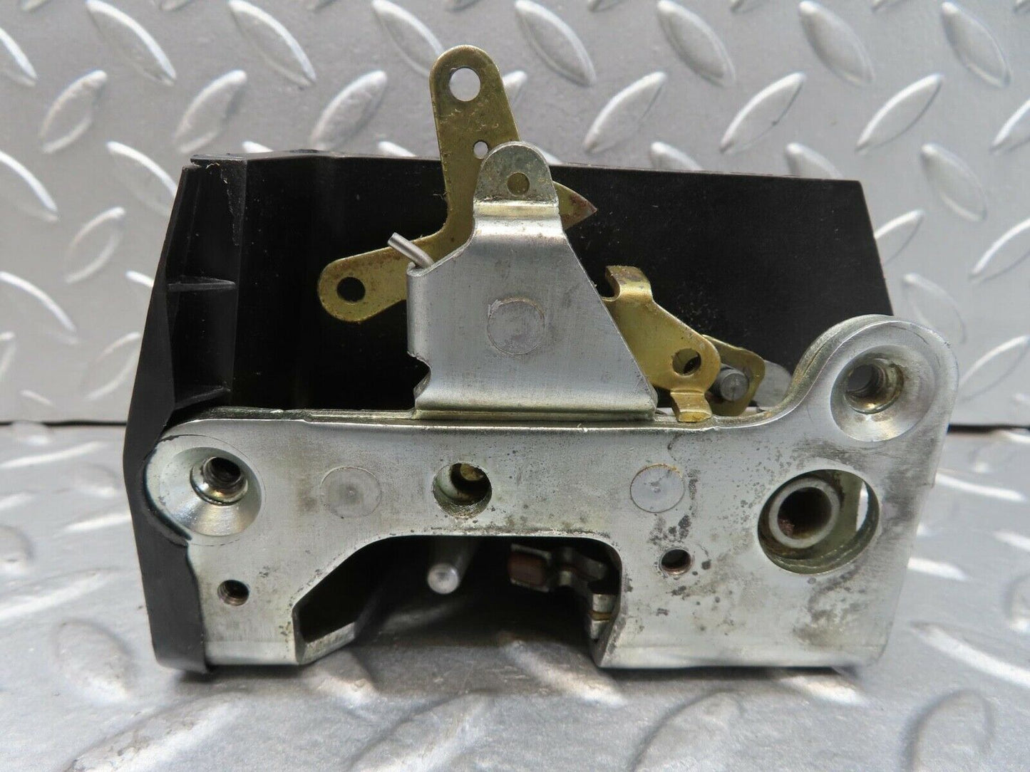 14263 Mercedes-Benz W116 350SE Front Left Door Lock Mechanism