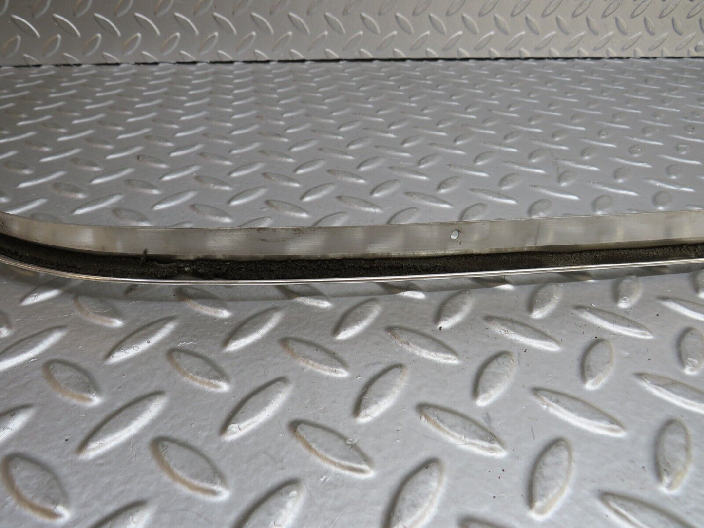 36325 Mercedes-Benz W126 420SE Roof Chrome Trim Left Side