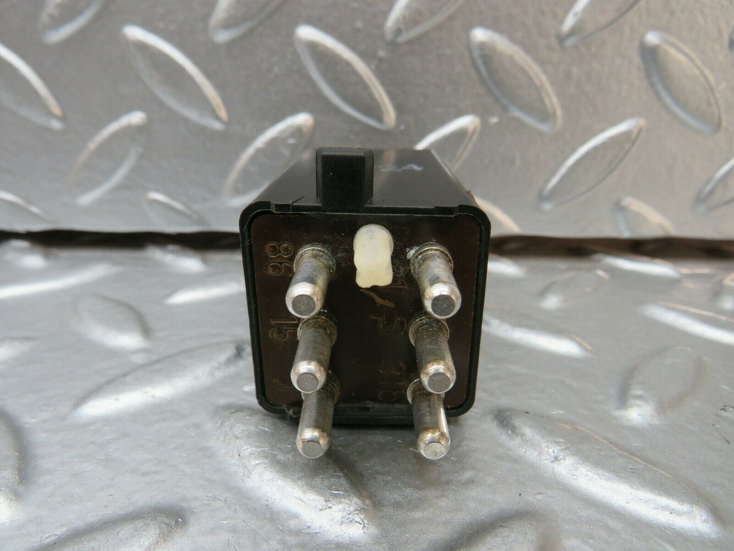 23982 Mercedes-Benz W123 280E Intermittent Wiper Relay 0008210863