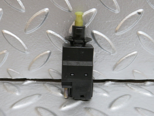 29178 Mercedes-Benz C124 320CE Coupe Brake Light Switch 0015450109