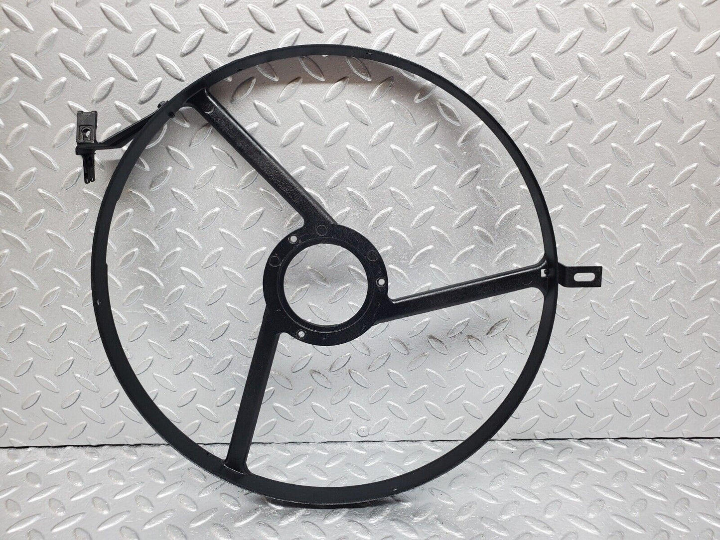45913 Mercedes-Benz W126 420SE Engine Cooling Fan Bracket Frame