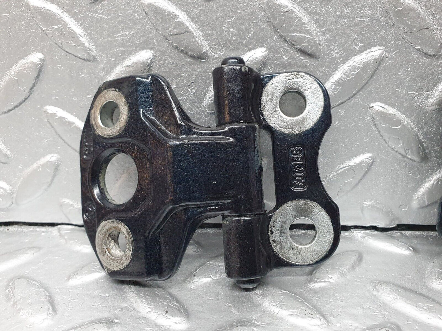 41868 Mercedes-Benz W202 C200 Front Door Hinge Right