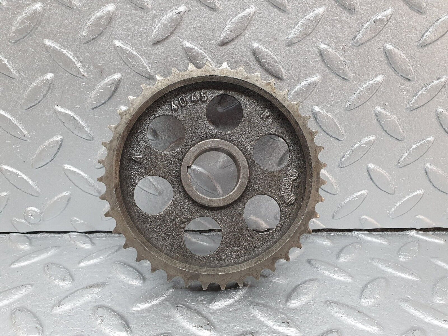 40872 Mercedes-Benz W123 240D Camshaft Timing Gear