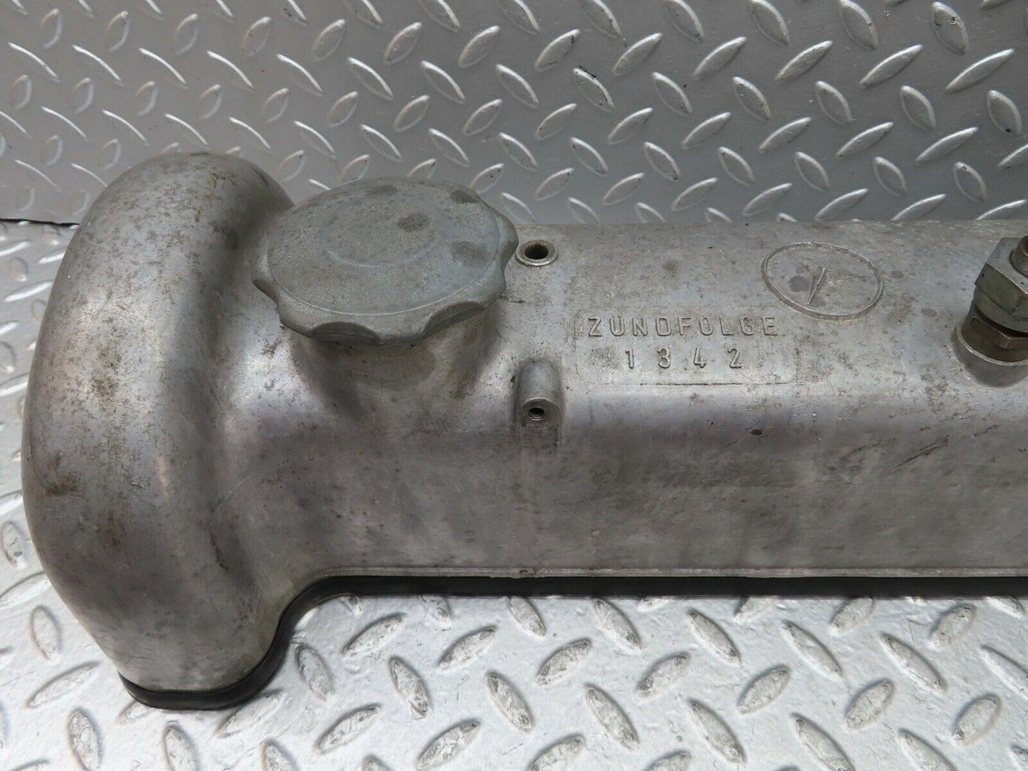 19285 Mercedes-Benz W120 W121 Cylinder Head Valve Cover 1210161405