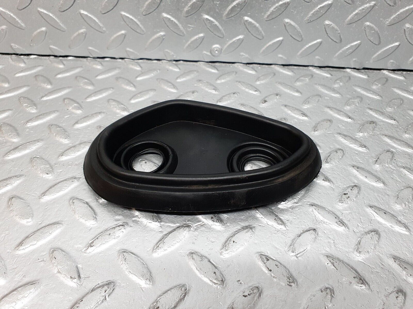 41056 Mercedes-Benz W126 300SE Fuel Tank Rubber Seal 1264710181