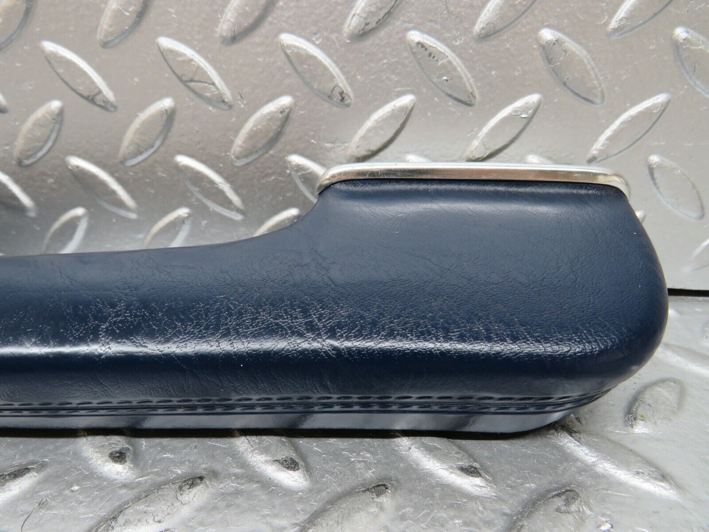26860 Mercedes-Benz W123 240D Interior Door Handle Front Right Blue 1239702001