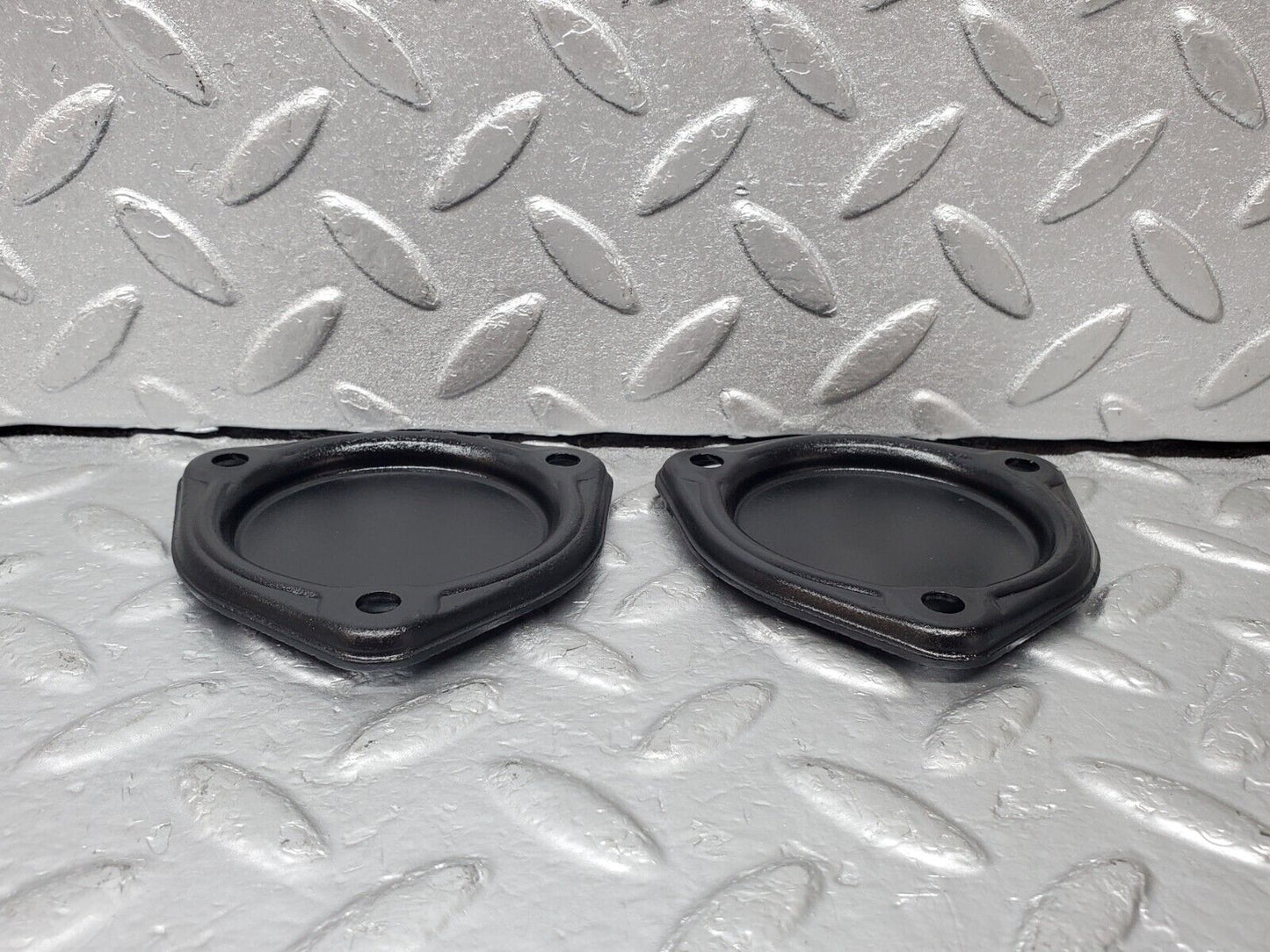 44500 Mercedes-Benz W123 280E Camshaft Access Cover Plate Set