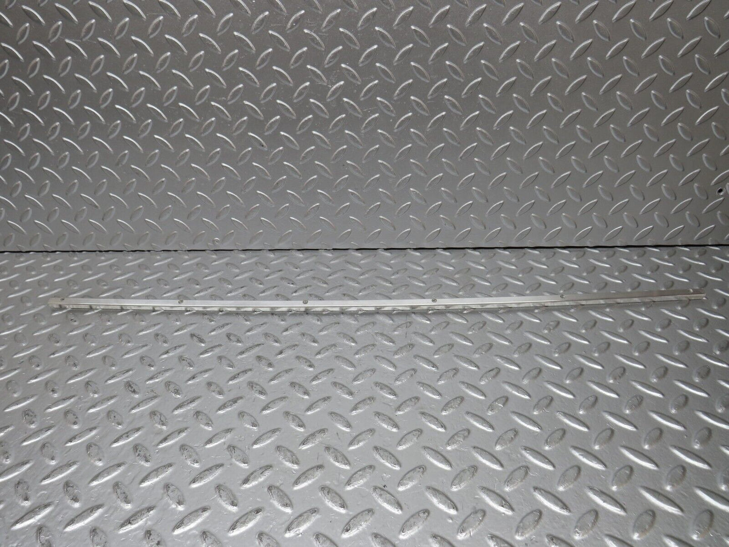 31268 Mercedes-Benz S124 220TE Wagon Sunroof Chrome Trim