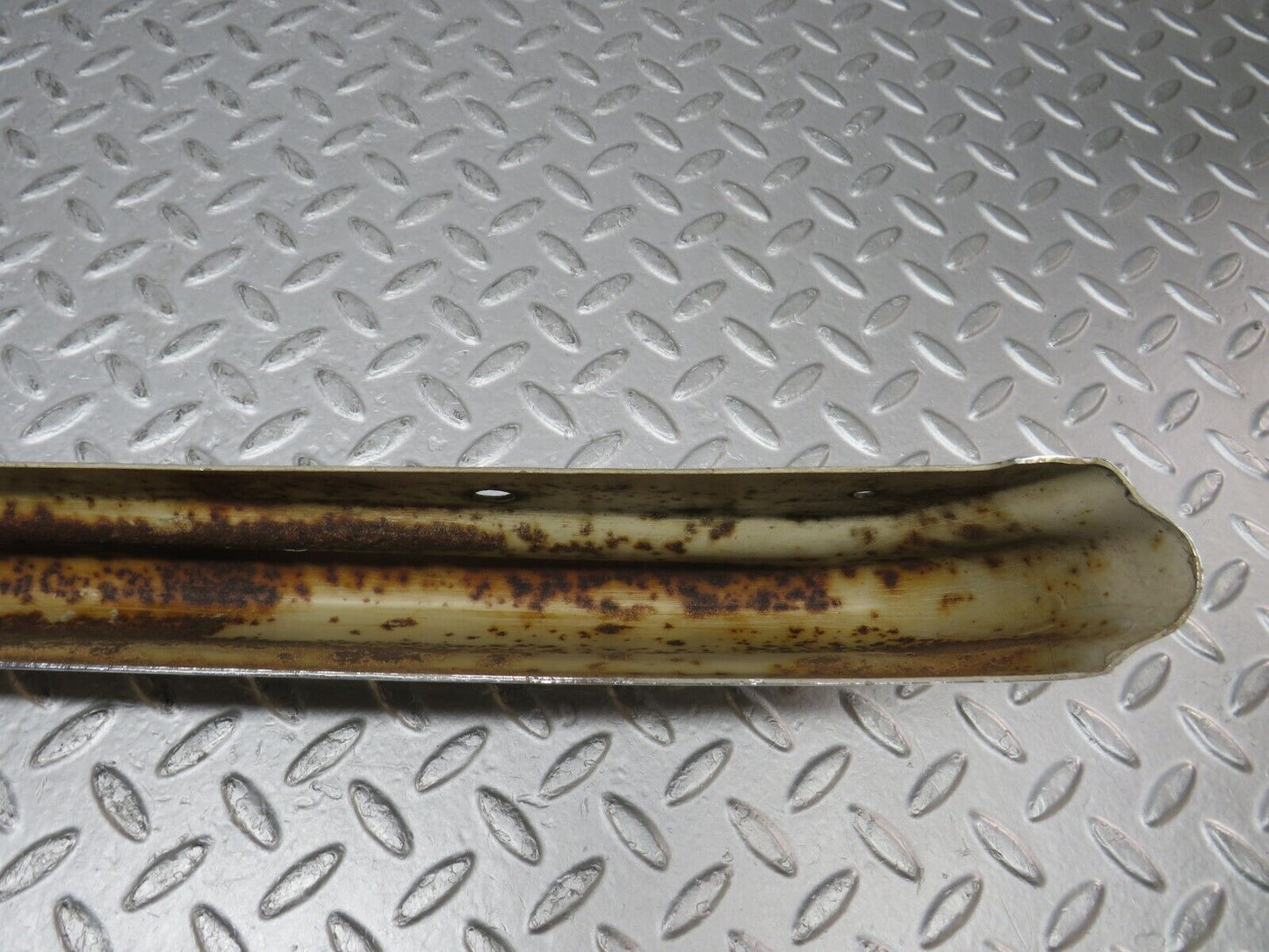 37670 Mercedes-Benz W109 300SEL Front Right Upper Bumper Corner