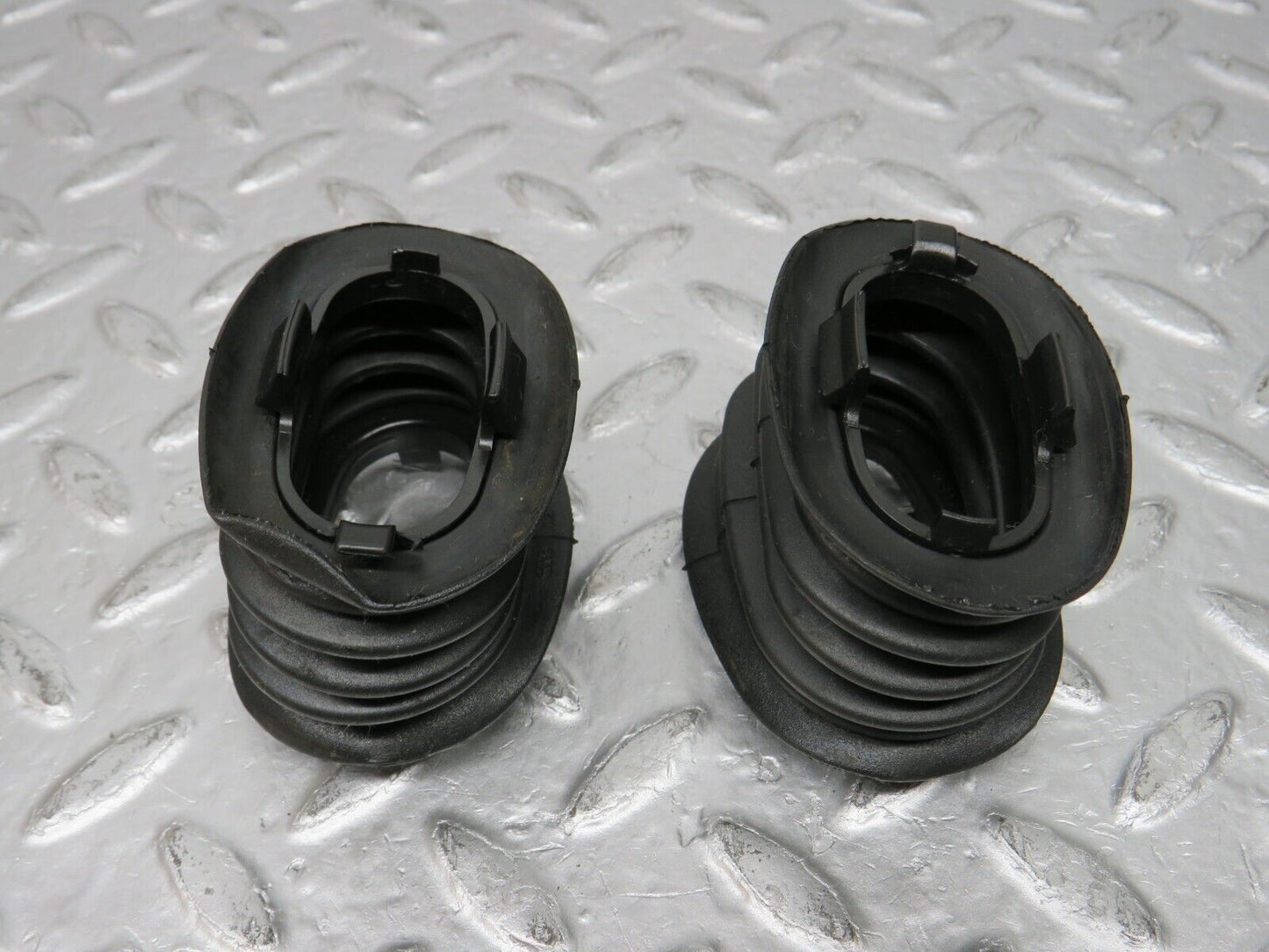 32615 Mercedes-Benz S124 300TE Front Door Wire Protector Rubber 1248210197