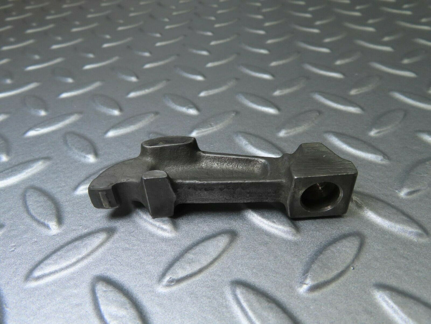 9140 Mercedes-Benz W108 Valve Rocker Arm With Retaining Spring