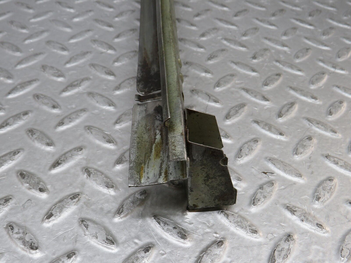 37289 Mercedes-Benz W109 300SEL Front Right Door Window Channel