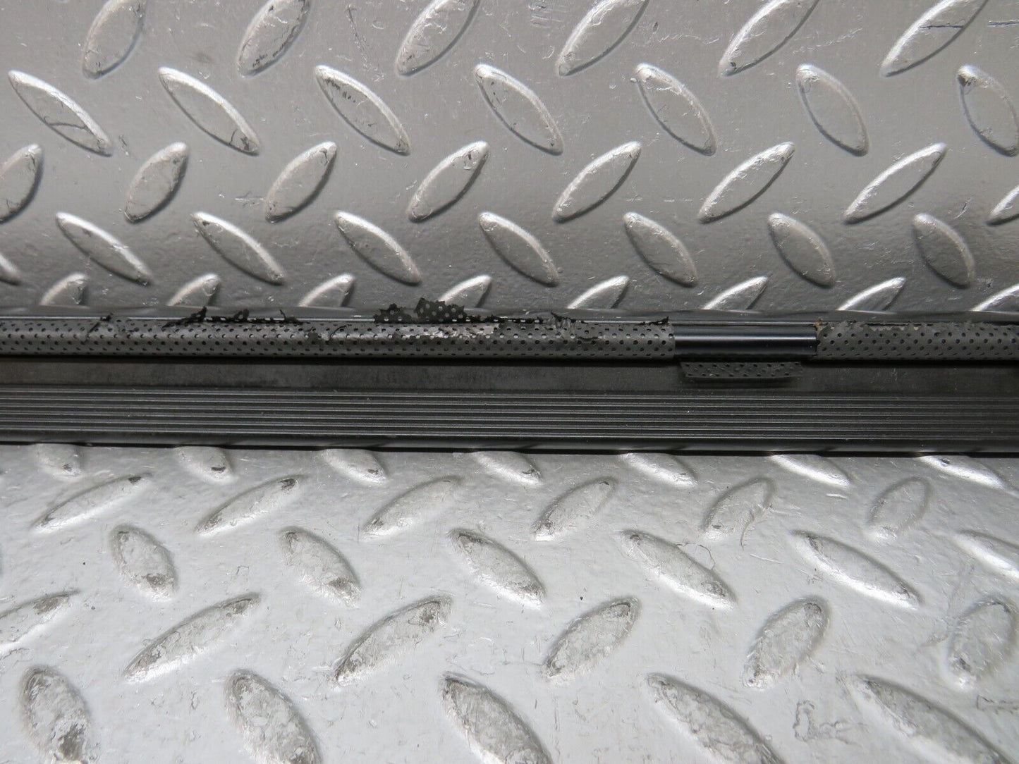 27841 Mercedes-Benz S124 300TE Wagon Tailgate Sun Blind