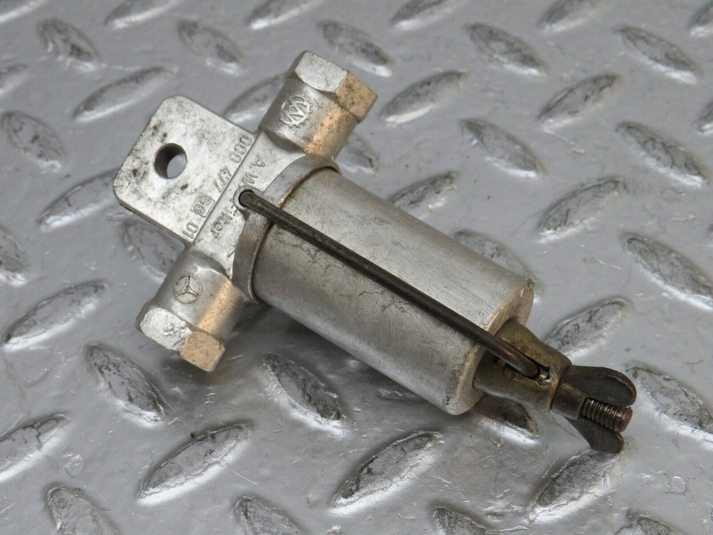 0334 Mercedes-Benz W120 180D Ponton Fuel Prefilter 0004776801