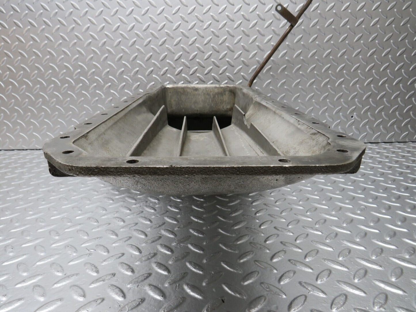 33097 Mercedes-Benz C107 R107 350 V8 Oil Pan Oil Sump 1160102913 1160140166