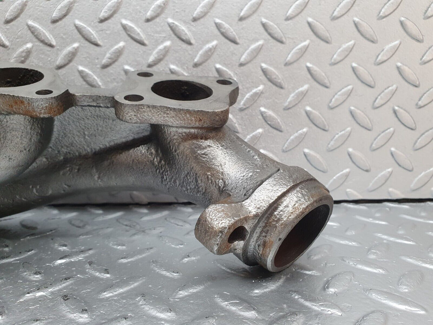 41583 Mercedes-Benz W124 200E Exhaust Manifold 1021423101