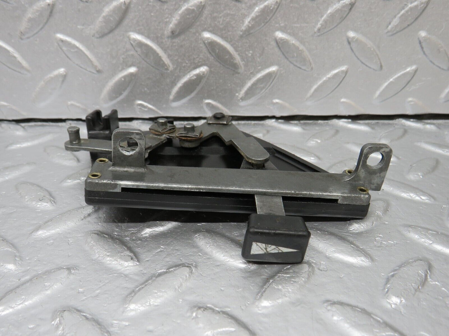 39833 Mercedes-Benz R107 350SL Air Vent Control Lever Left 1078300385