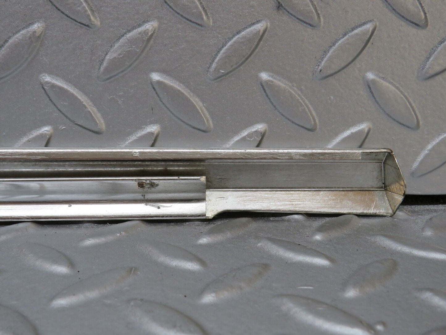 36293 Mercedes-Benz W126 420SE Rear Right Door Chrome Moulding Trim