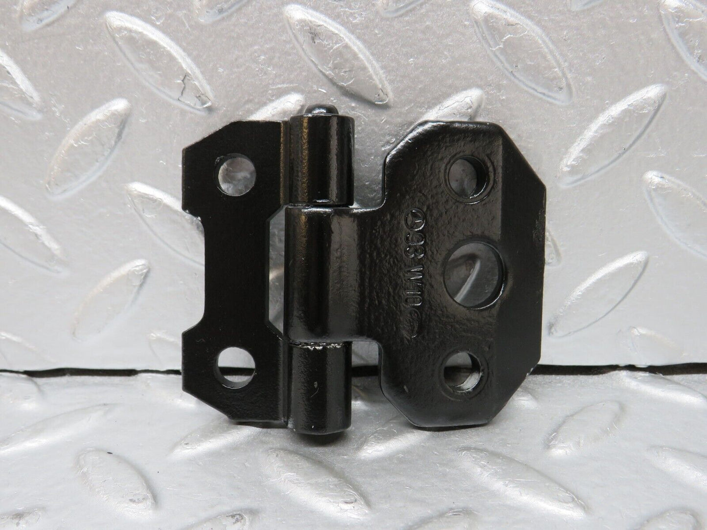 31785 Mercedes-Benz W201 190LE 1.8L Left Door Hinge Pair