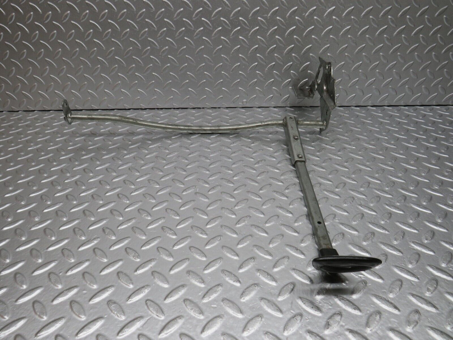 33203 Mercedes-Benz C107 R107 Front Right Seat Sliding Adjust Handle