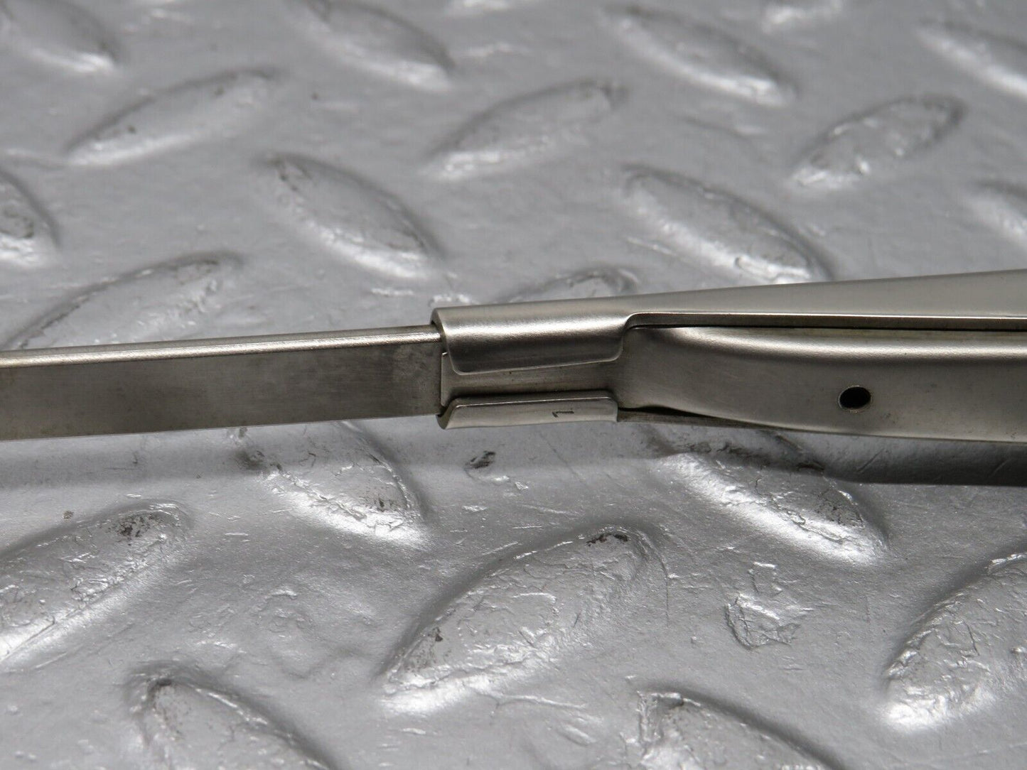39106 Mercedes-Benz R107 500SL Windscreen Wiper Arm Left Side