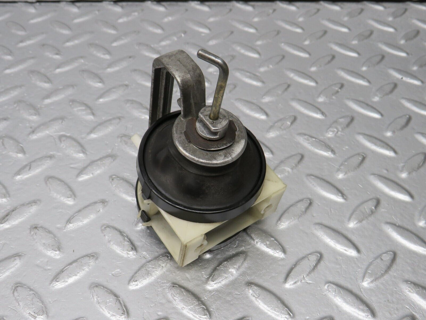 39125 Mercedes-Benz R107 500SL Coupe Heater Box Vacuum Actuator