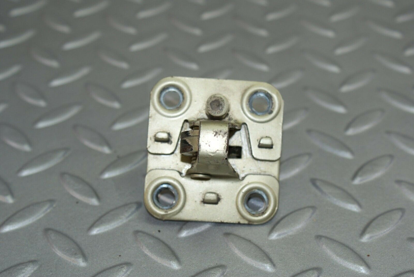 2976 Mercedes-Benz C123 280CE Coupe Bonnet Lock Catch