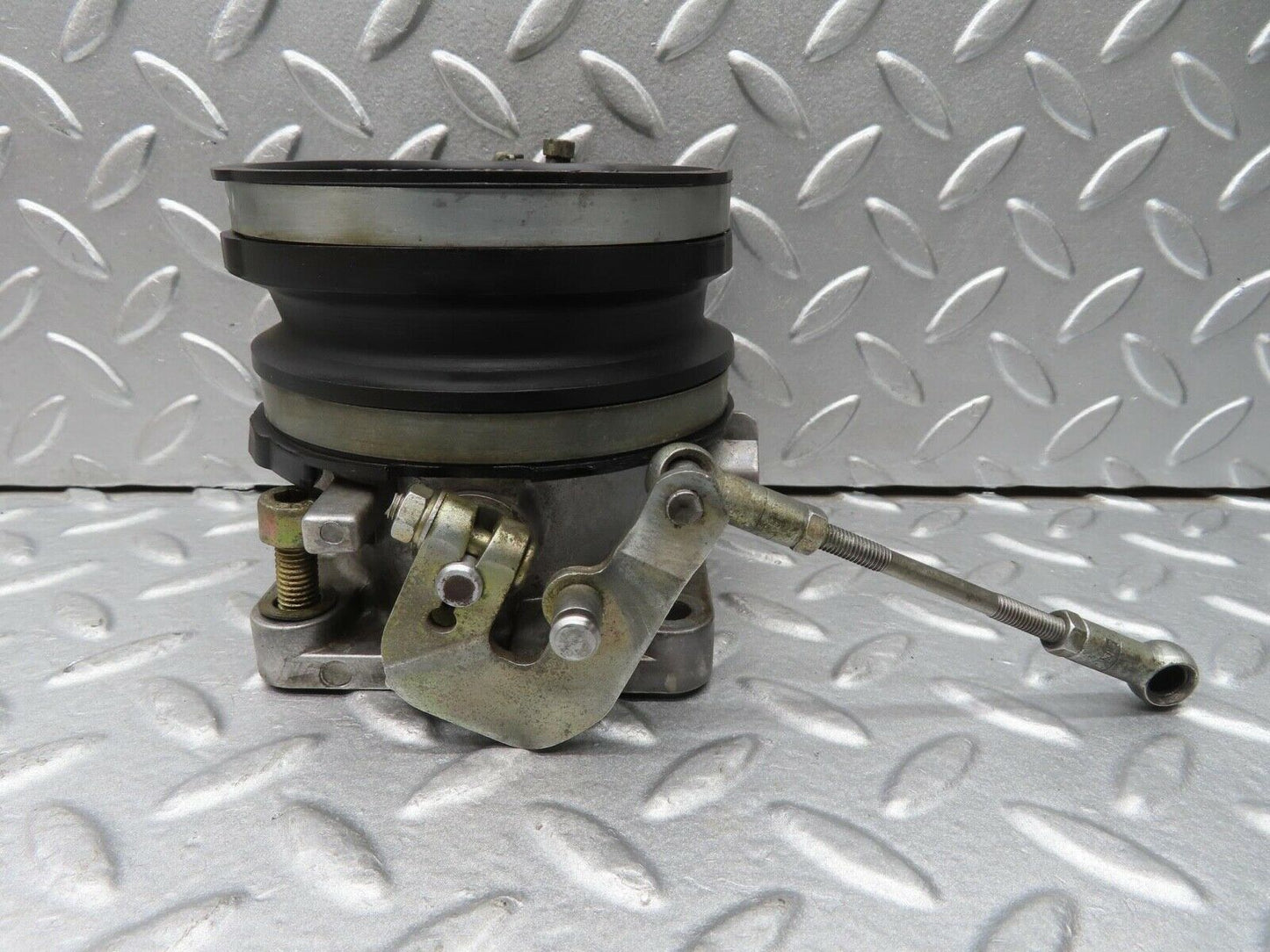 14443 Mercedes-Benz W116 350SE Throttle Body Valve 1001410382