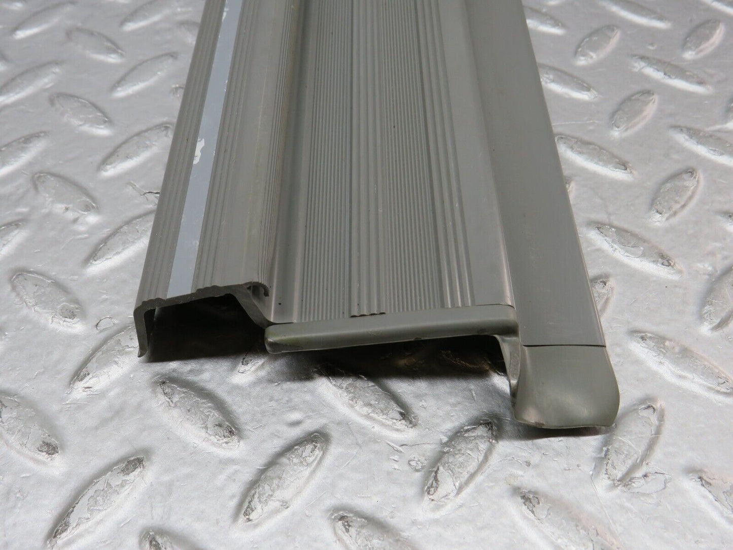 35991 Mercedes-Benz W126 420SE Rear Right Door Sill Trim Grey