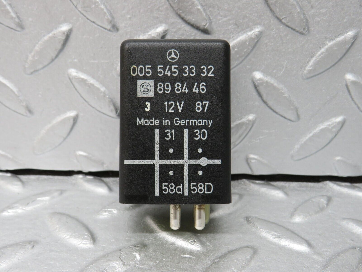 36992 Mercedes-Benz C126 420SEC Coupe Light Control Relay 0055453332