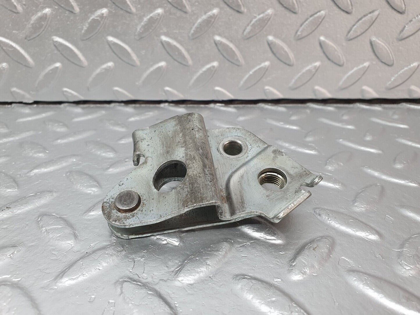 40796 Mercedes-Benz W123 300D Front Right Seat Belt Bracket