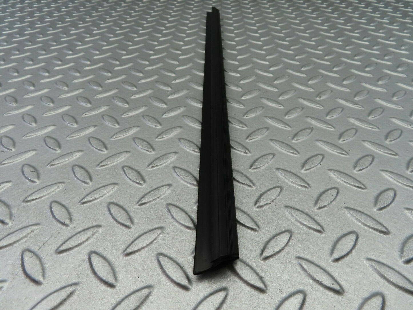 6553 Mercedes-Benz S124 E220 Wagon Window Weatherstrip Seal Rear Left