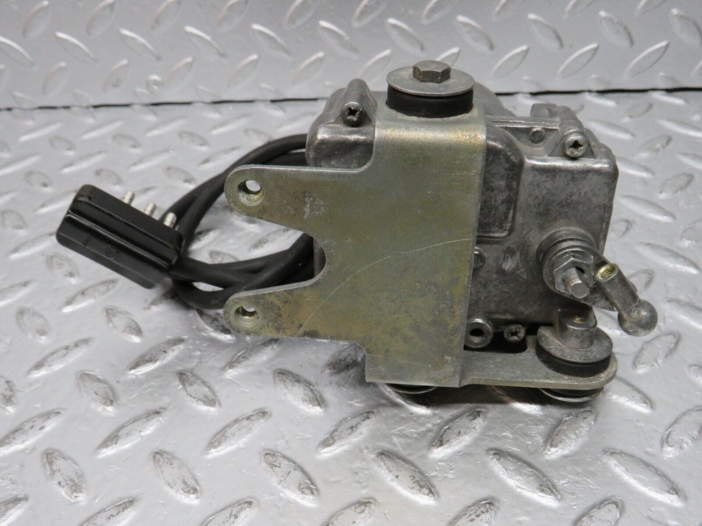 32713 Mercedes-Benz S124 300TE Wagon Cruise Control Actuator 0025458632