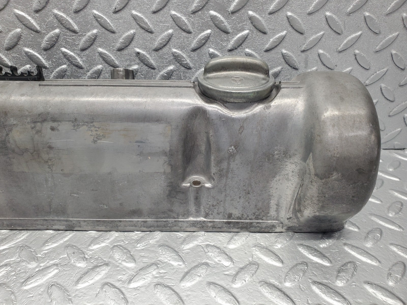 W126 Coupe cylinder head valve cover right used OEM