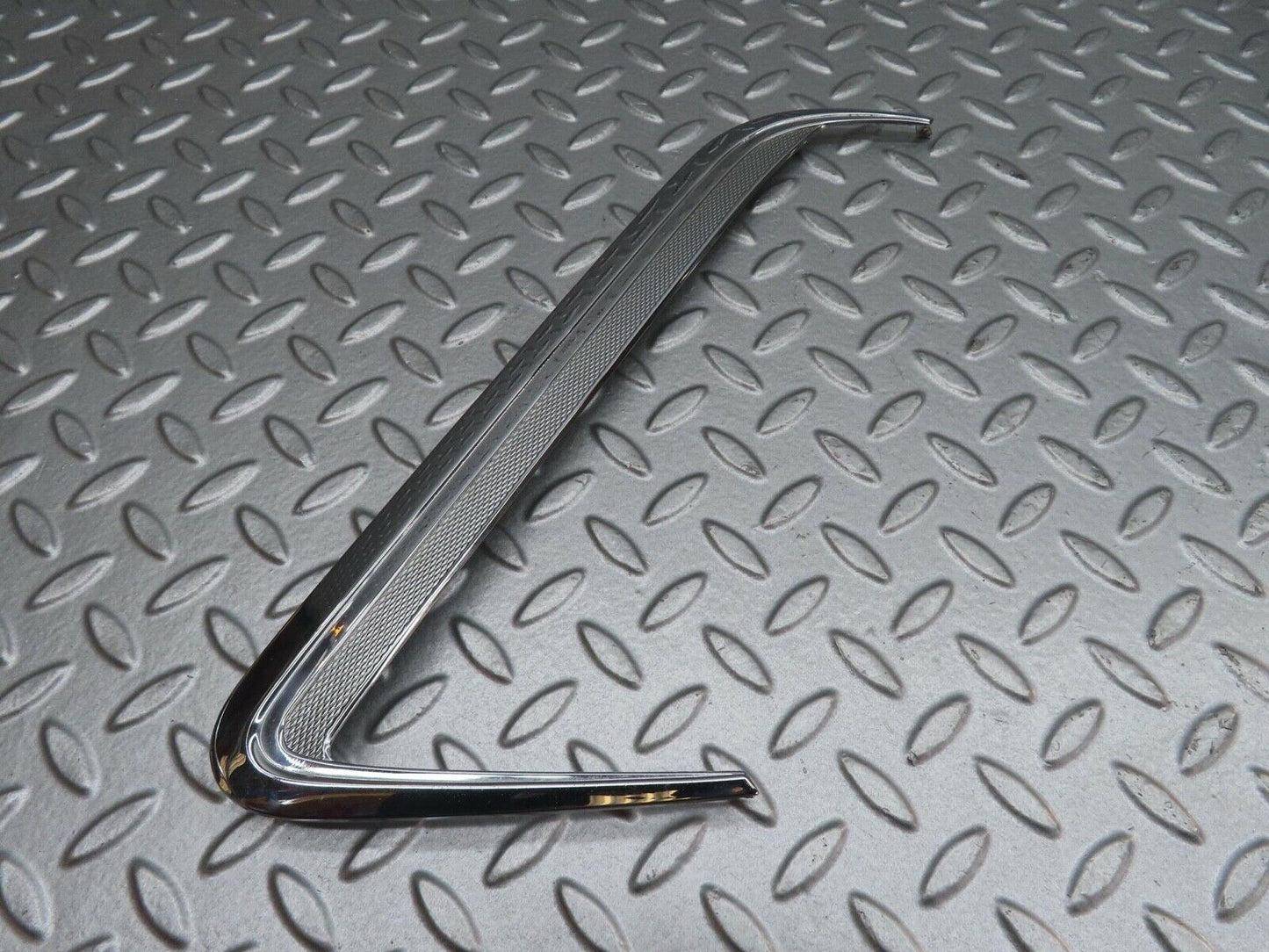 13069 Mercedes-Benz W111 220S C Pillar Chrome Trim Right Side 1116900489